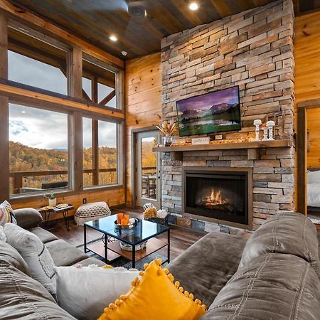 The Overlook - '21 Cabin - Gorgeous Unobstructed Views - Fire Pit Table - Gamerm - Hottub - Xbox - Lots Of Bears Gatlinburg Luaran gambar