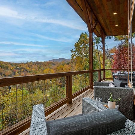 The Overlook - '21 Cabin - Gorgeous Unobstructed Views - Fire Pit Table - Gamerm - Hottub - Xbox - Lots Of Bears Gatlinburg Luaran gambar