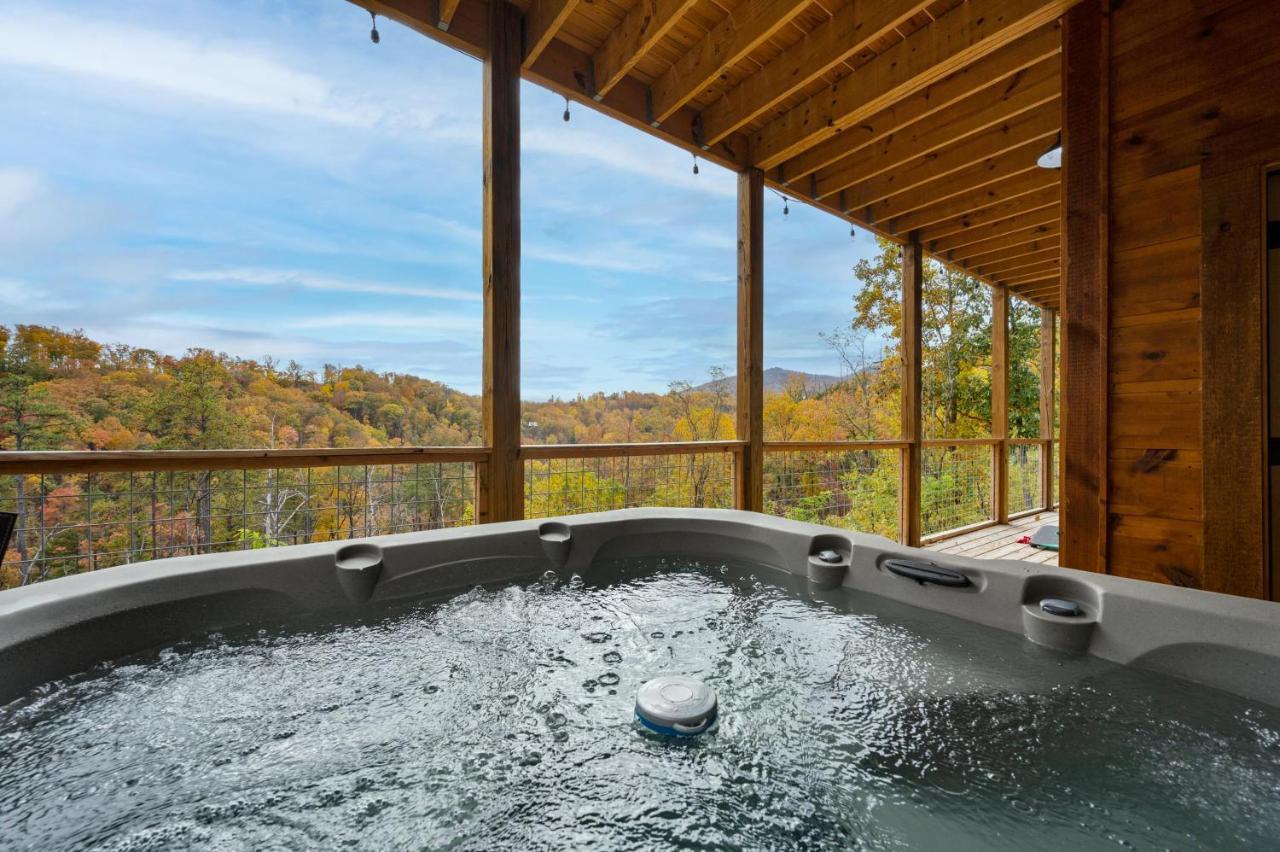 The Overlook - '21 Cabin - Gorgeous Unobstructed Views - Fire Pit Table - Gamerm - Hottub - Xbox - Lots Of Bears Gatlinburg Luaran gambar