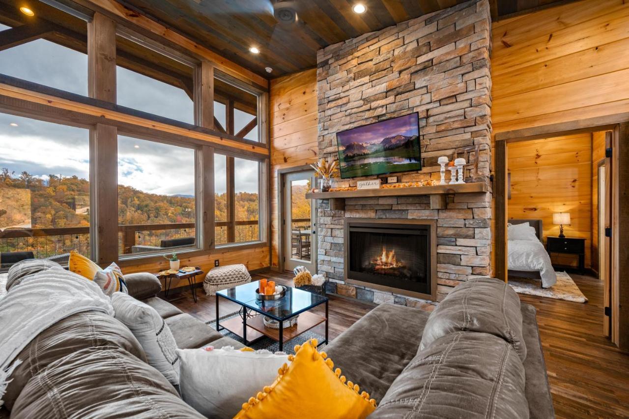 The Overlook - '21 Cabin - Gorgeous Unobstructed Views - Fire Pit Table - Gamerm - Hottub - Xbox - Lots Of Bears Gatlinburg Luaran gambar