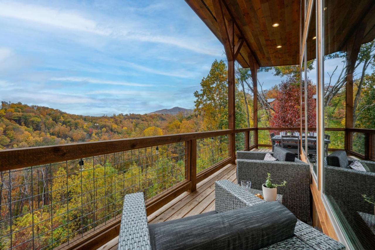 The Overlook - '21 Cabin - Gorgeous Unobstructed Views - Fire Pit Table - Gamerm - Hottub - Xbox - Lots Of Bears Gatlinburg Luaran gambar