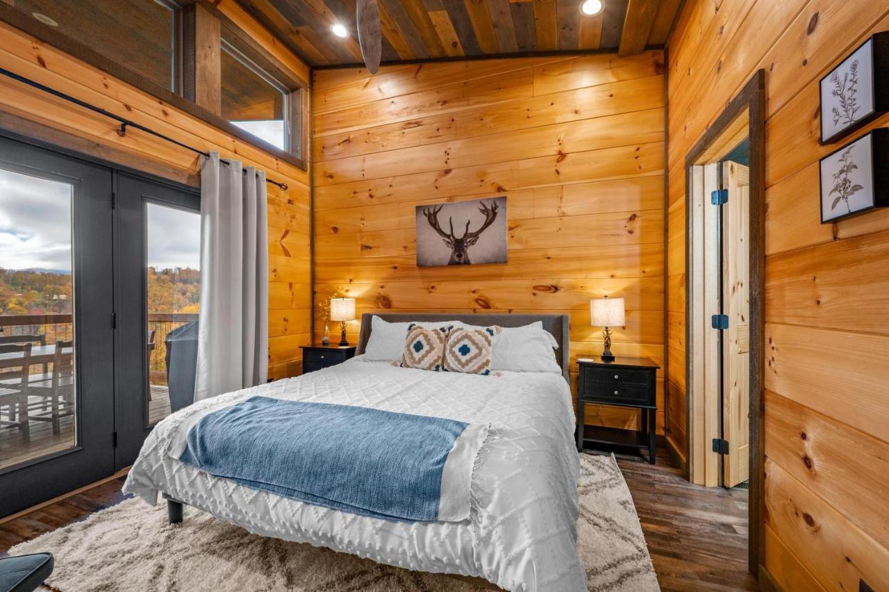 The Overlook - '21 Cabin - Gorgeous Unobstructed Views - Fire Pit Table - Gamerm - Hottub - Xbox - Lots Of Bears Gatlinburg Luaran gambar