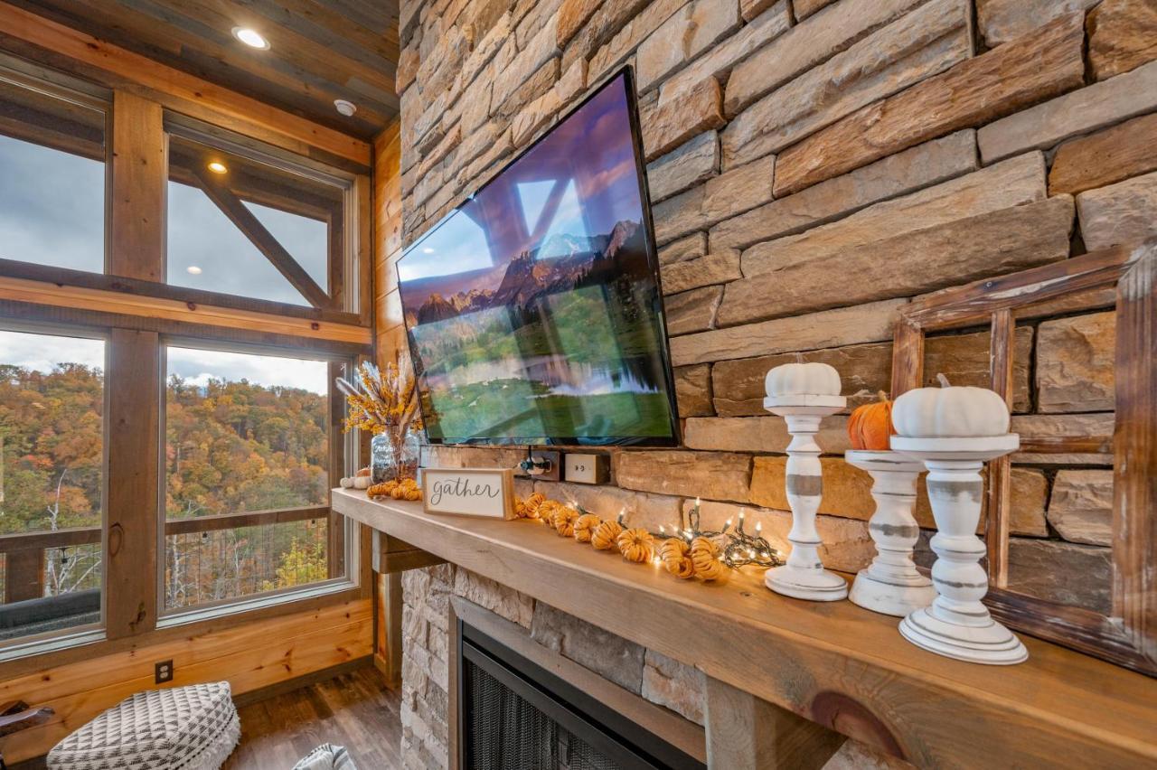 The Overlook - '21 Cabin - Gorgeous Unobstructed Views - Fire Pit Table - Gamerm - Hottub - Xbox - Lots Of Bears Gatlinburg Luaran gambar