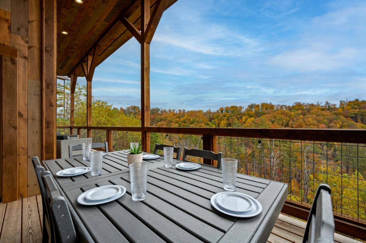 The Overlook - '21 Cabin - Gorgeous Unobstructed Views - Fire Pit Table - Gamerm - Hottub - Xbox - Lots Of Bears Gatlinburg Luaran gambar