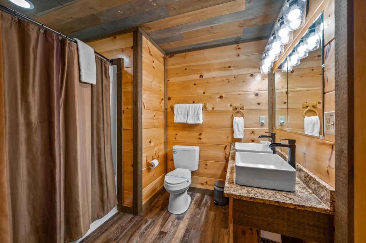 The Overlook - '21 Cabin - Gorgeous Unobstructed Views - Fire Pit Table - Gamerm - Hottub - Xbox - Lots Of Bears Gatlinburg Luaran gambar