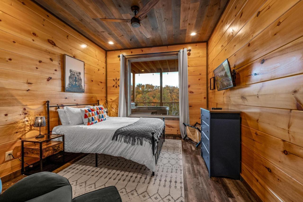 The Overlook - '21 Cabin - Gorgeous Unobstructed Views - Fire Pit Table - Gamerm - Hottub - Xbox - Lots Of Bears Gatlinburg Luaran gambar