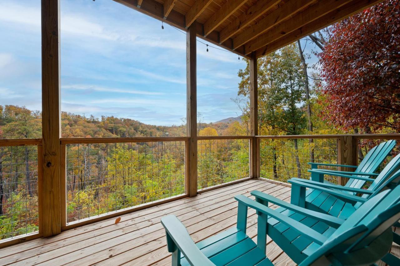 The Overlook - '21 Cabin - Gorgeous Unobstructed Views - Fire Pit Table - Gamerm - Hottub - Xbox - Lots Of Bears Gatlinburg Luaran gambar