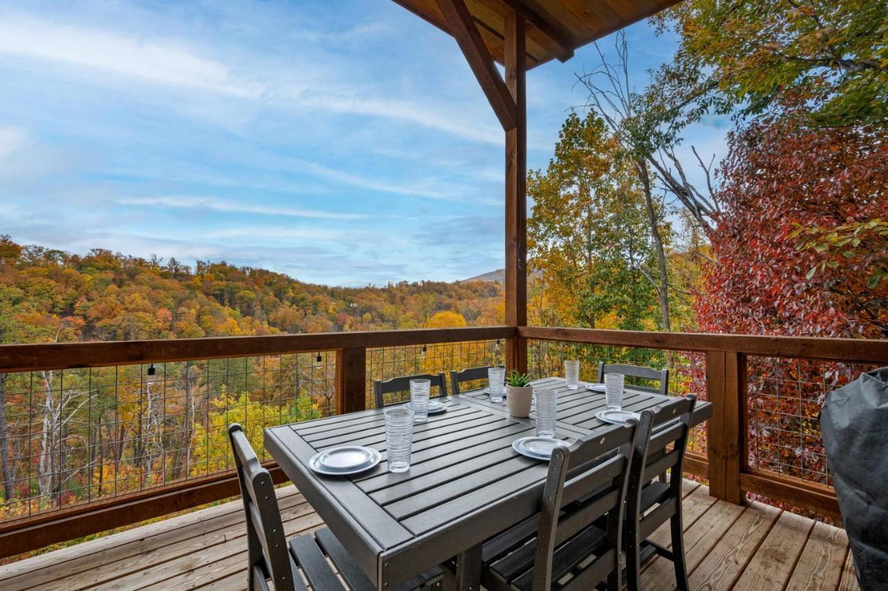 The Overlook - '21 Cabin - Gorgeous Unobstructed Views - Fire Pit Table - Gamerm - Hottub - Xbox - Lots Of Bears Gatlinburg Luaran gambar