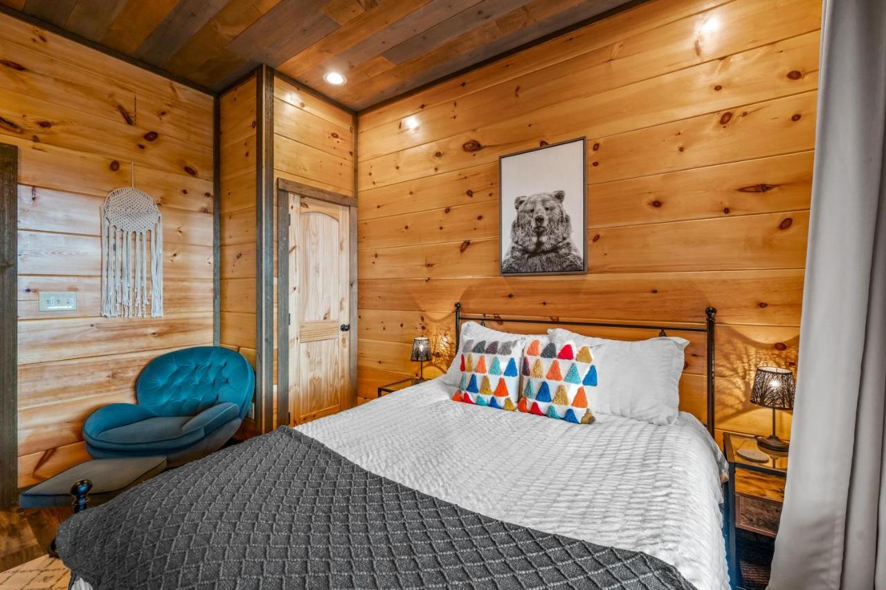 The Overlook - '21 Cabin - Gorgeous Unobstructed Views - Fire Pit Table - Gamerm - Hottub - Xbox - Lots Of Bears Gatlinburg Luaran gambar