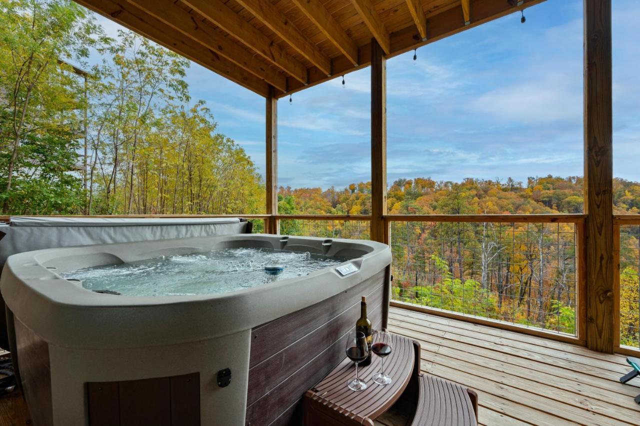 The Overlook - '21 Cabin - Gorgeous Unobstructed Views - Fire Pit Table - Gamerm - Hottub - Xbox - Lots Of Bears Gatlinburg Luaran gambar