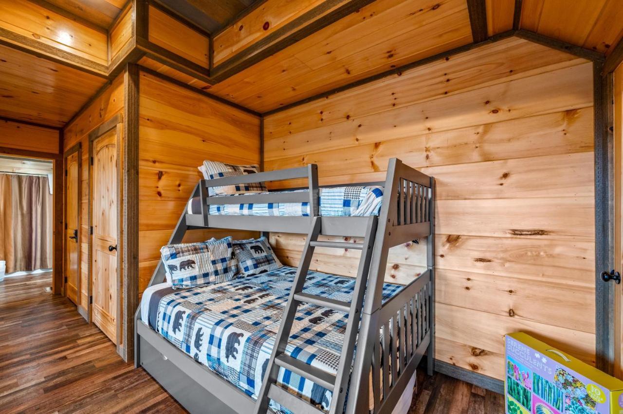 The Overlook - '21 Cabin - Gorgeous Unobstructed Views - Fire Pit Table - Gamerm - Hottub - Xbox - Lots Of Bears Gatlinburg Luaran gambar