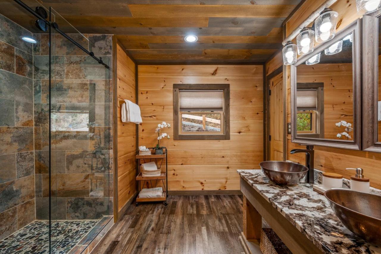 The Overlook - '21 Cabin - Gorgeous Unobstructed Views - Fire Pit Table - Gamerm - Hottub - Xbox - Lots Of Bears Gatlinburg Luaran gambar