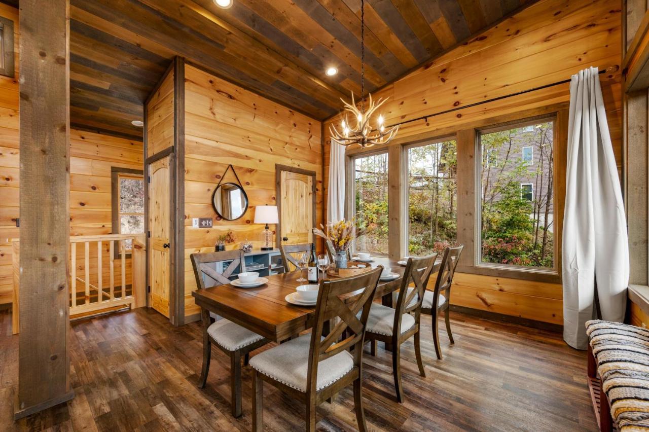 The Overlook - '21 Cabin - Gorgeous Unobstructed Views - Fire Pit Table - Gamerm - Hottub - Xbox - Lots Of Bears Gatlinburg Luaran gambar